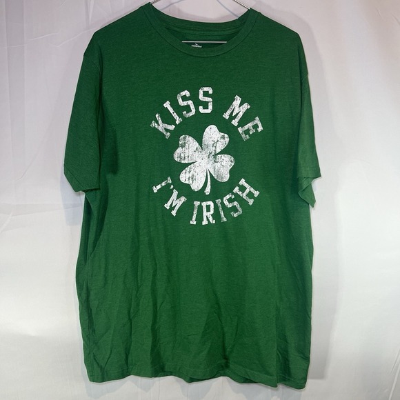 Celebrate It Other - Green "Kiss Me I'm Irish" t-shirt size XL Short Sleeve St Pattys Patrick's Day